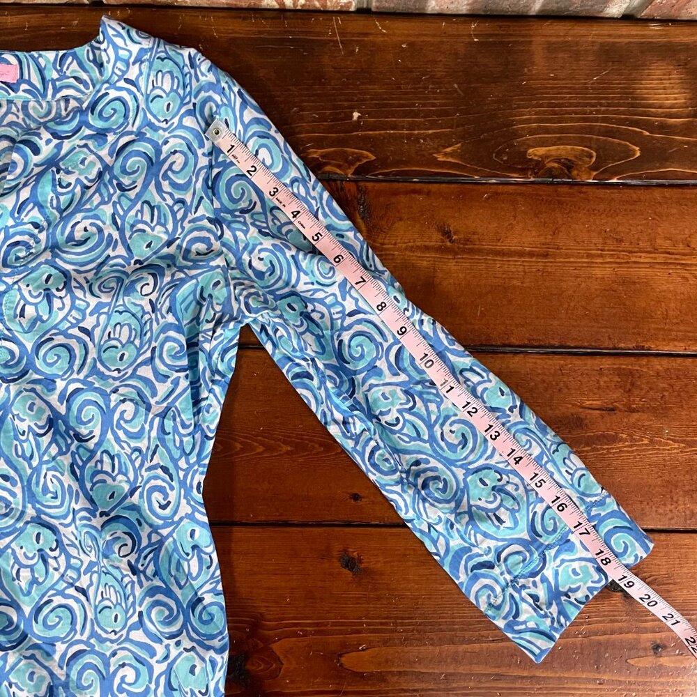 Lilly Pulitzer Amelia Island Blue White Chasing Tail Fish Small Tunic Blouse EUC - Picture 11 of 12